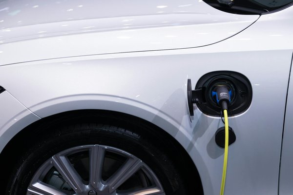 Comment optimiser l'autonomie d'un véhicule électrique en utilisant des techniques de conduite éco-responsable?